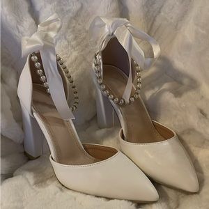 Size 6 wedding bridal heels pearl and bow